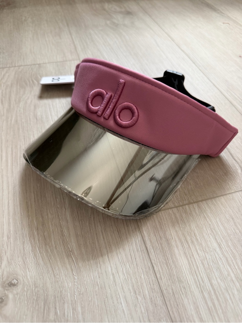 ALO Yoga Airlift Solar Visor in Pink Wild Rose, NWT - Picture 3 of 4